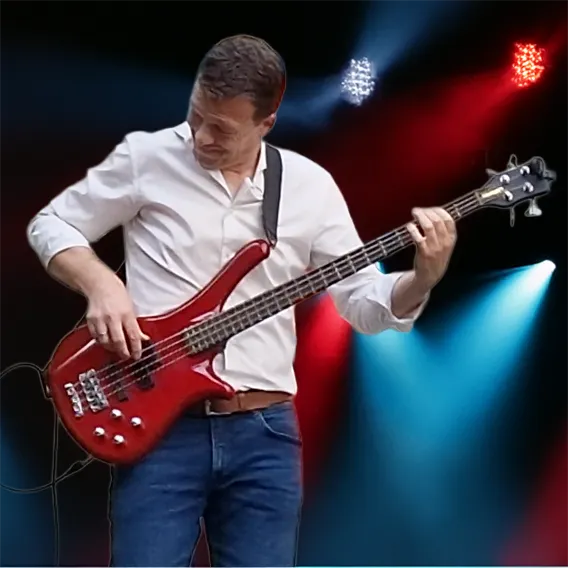 Tom van Holder — bas bij No Doctors